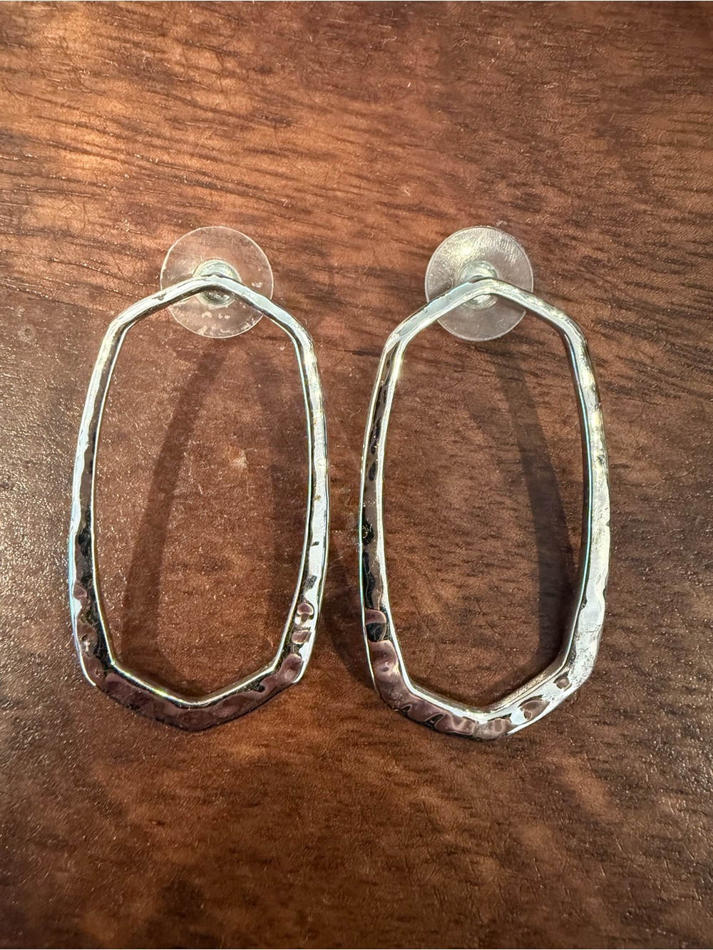 Kendra Scott Hammered Oval Drop Earrings - Silver